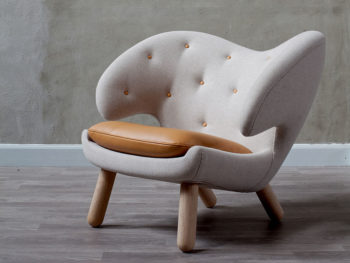 Fauteuil Pelican, Finn Juhl, tissu Main line flax et cuir Nevada, Onecollection