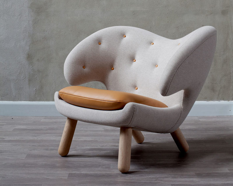 Fauteuil Pelican, Finn Juhl, tissu Main line flax et cuir Nevada, Onecollection