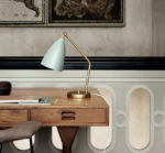 Lampe de table Grasshopper, bleu gris, Greta Grossman, Gubi