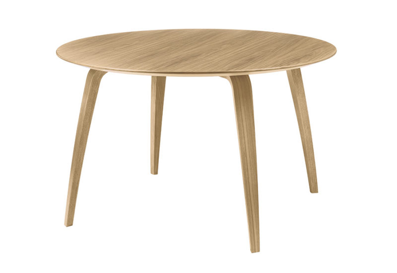 Table ronde GUBI, chêne, Komplot Design