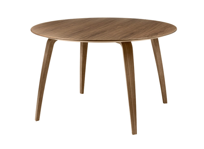 Table ronde GUBI, noyer, Komplot Design