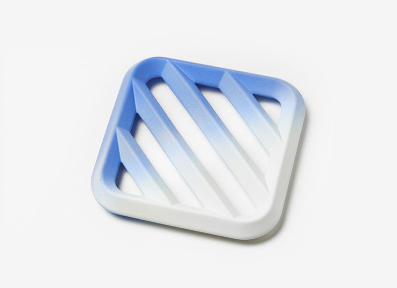 Fruit dish Grid gradient, big model, blue, Tomas Kral for Kissthedesign. Photo © Nicolas Genta