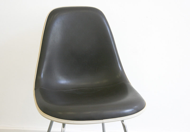 Chaise Eames, assise en vinyle