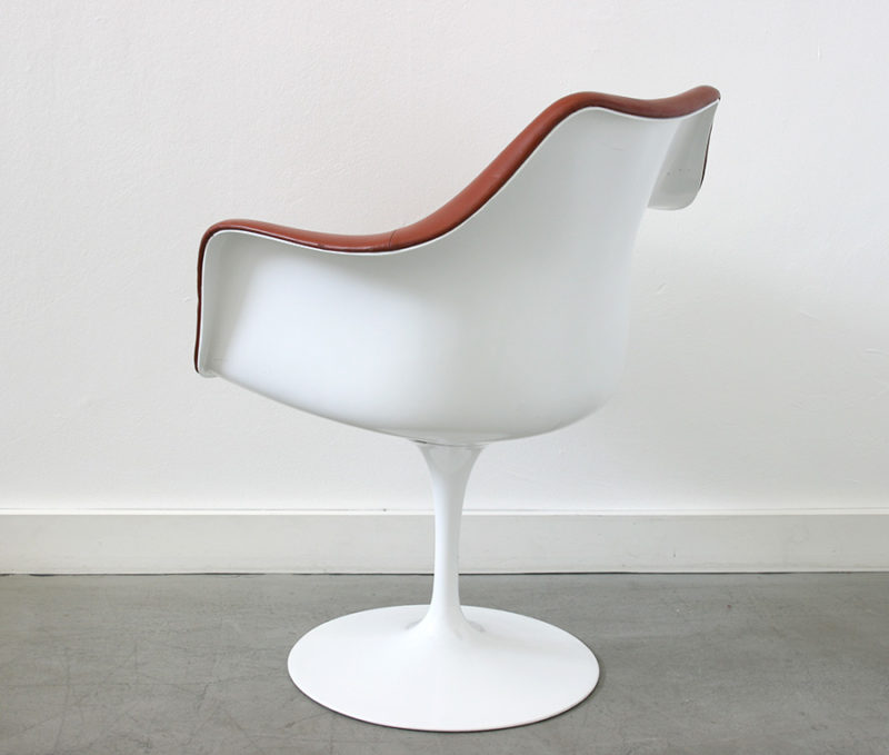 Tulip armchairs with leather upholstery, Eero Saarinen, Knoll