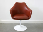 Tulip armchairs with leather upholstery, Eero Saarinen, Knoll