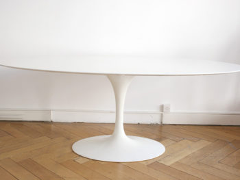 Tulip dining table with oval marble top, Eero Saarinen, Knoll