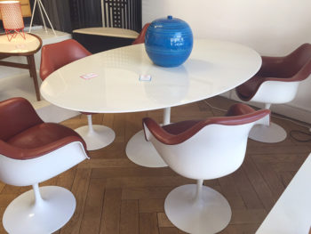 Tulip dining table with oval marble top, Eero Saarinen, Knoll