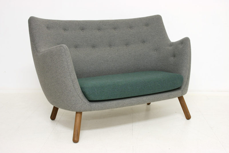 Poet sofa, fabric Mainline Flax, Finn Juhl, Onecollection. © Galerie Kissthedesign, Lausanne