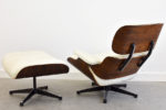 Lounge chair avec ottoman (N° 670 & N° 671), Charles & Ray Eames, Vitra. Palissandre et cuir blanc