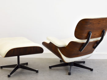 Lounge chair avec ottoman (N° 670 & N° 671), Charles & Ray Eames, Vitra. Palissandre et cuir blanc