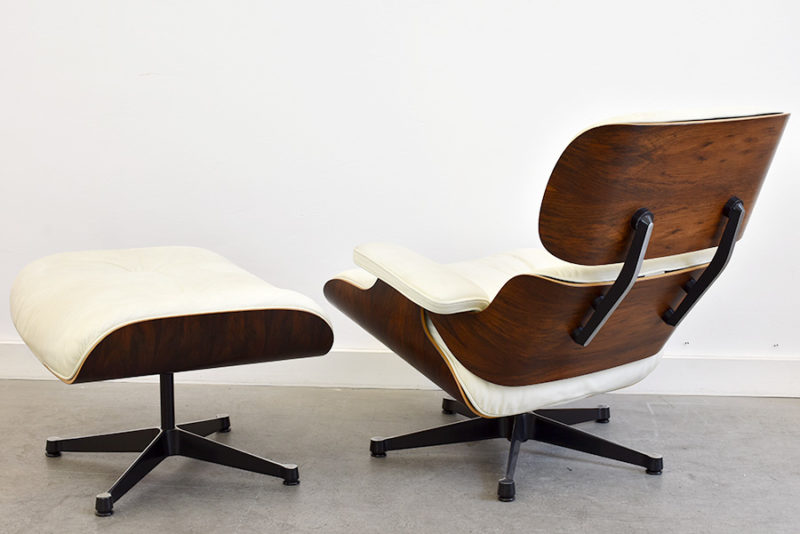 Lounge chair avec ottoman (N° 670 & N° 671), Charles & Ray Eames, Vitra. Palissandre et cuir blanc