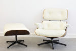 Lounge chair avec ottoman (N° 670 & N° 671), Charles & Ray Eames, Vitra. Palissandre et cuir blanc