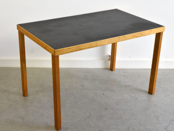 Rare straight legs table, Alvar Aalto, Huonekalu- ja Rakennustyötehdas Oy, Turku, Finland, 1927.