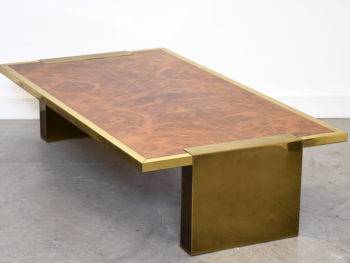 Großer Couchtisch aus Nussbaumholz und Messing, italienisches Design, 1970