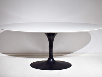 Tulip Tisch weiss, oval 198cm, Eero Saarinen, Knoll