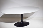 Dining tulip table, oval top, Eero Saarinen, Knoll.