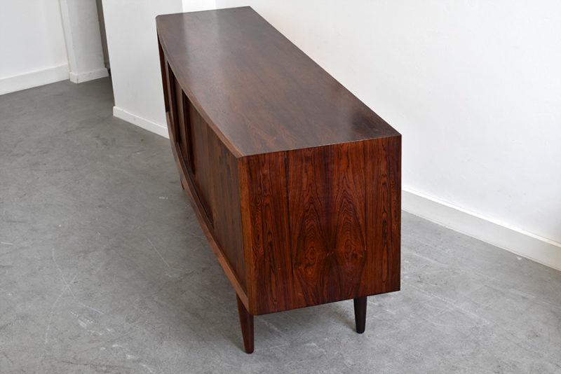 Bow-front rosewood sideboard, design Arne Vodder, H.P. Hansen, ca. 1960.