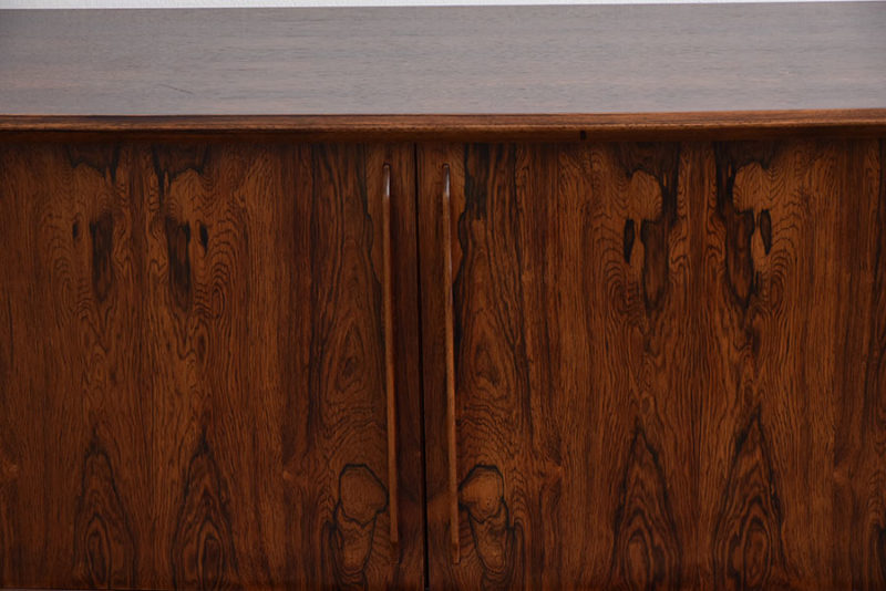 Bow-front rosewood sideboard, design Arne Vodder, H.P. Hansen, ca. 1960.