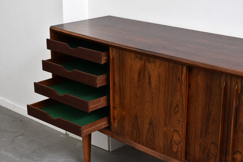 Bow-front rosewood sideboard, design Arne Vodder, H.P. Hansen, ca. 1960.