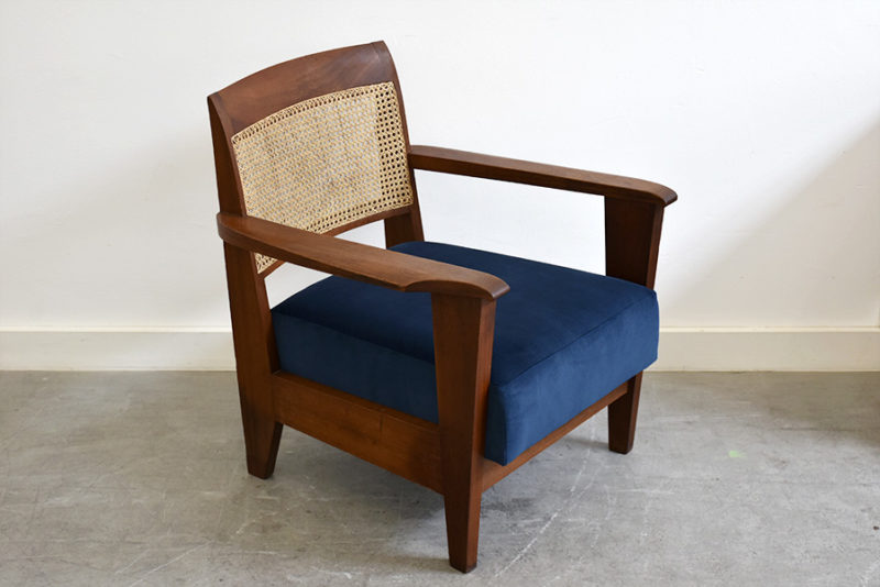 Fauteuil de style colonial moderniste, dans le goût de Pierre Jeanneret, Travail français, ca. 1950