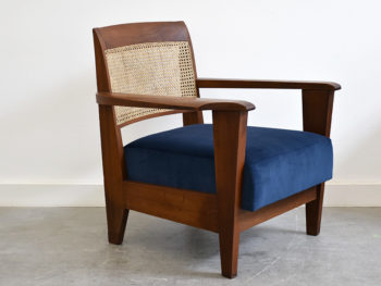 Fauteuil de style colonial moderniste, dans le goût de Pierre Jeanneret, Travail français, ca. 1950