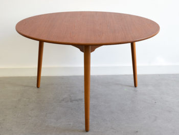 Table FH4602, Hans J. Wegner, Fritz Hansen