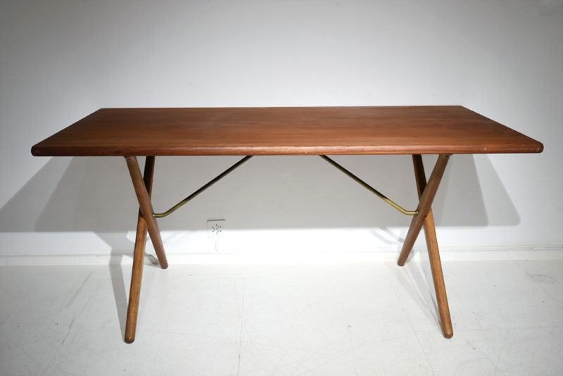 Table AT-303, Hans J. Wegner, Andreas Tuck