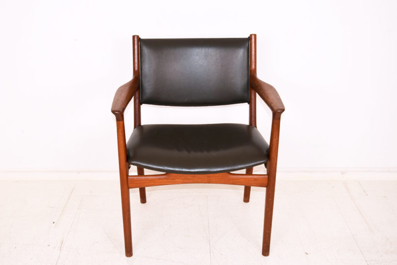 Hans Wegner chair