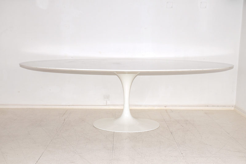 Table ovale de Eero Saarinen pour Knoll, 244 cm